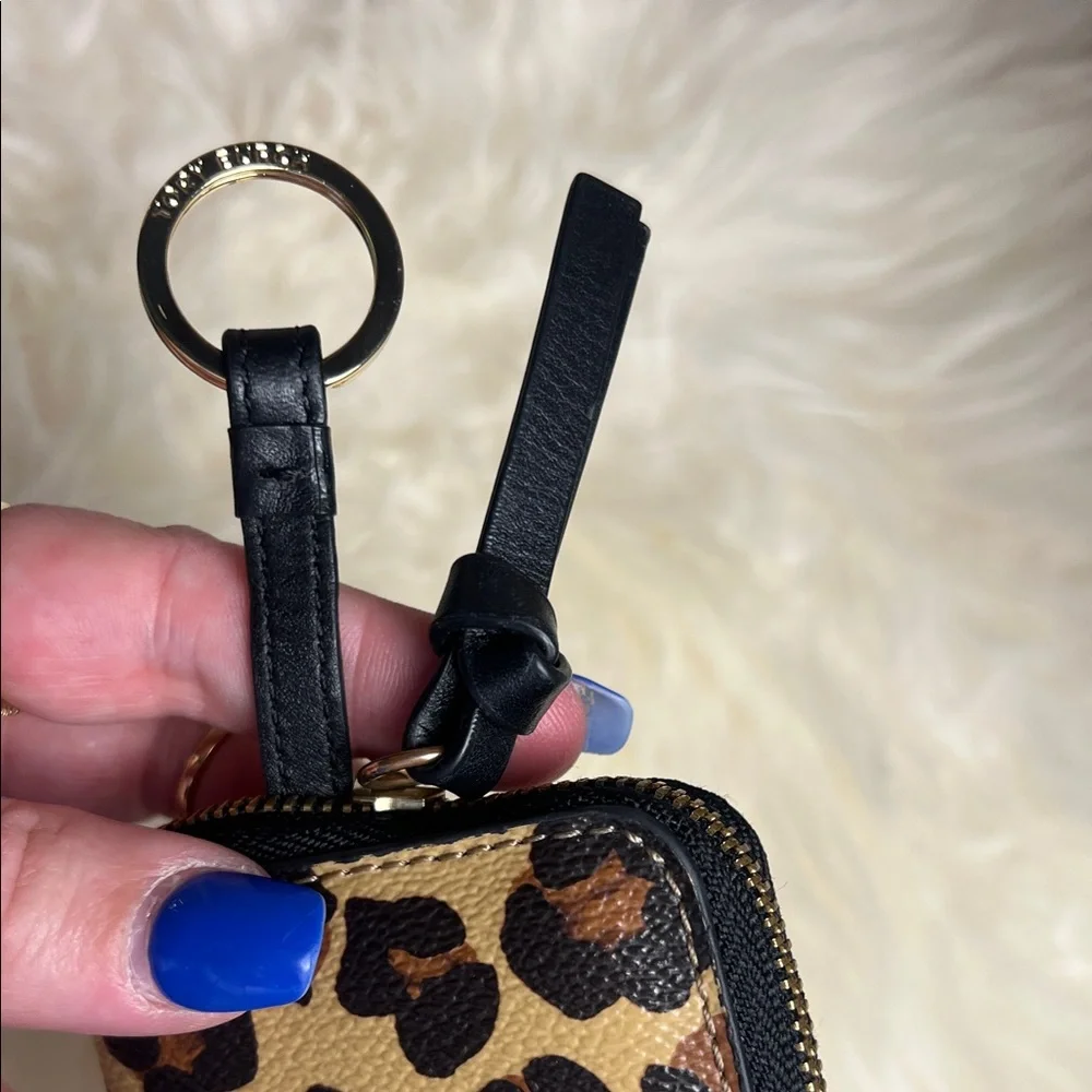 Tory Burch compact tory